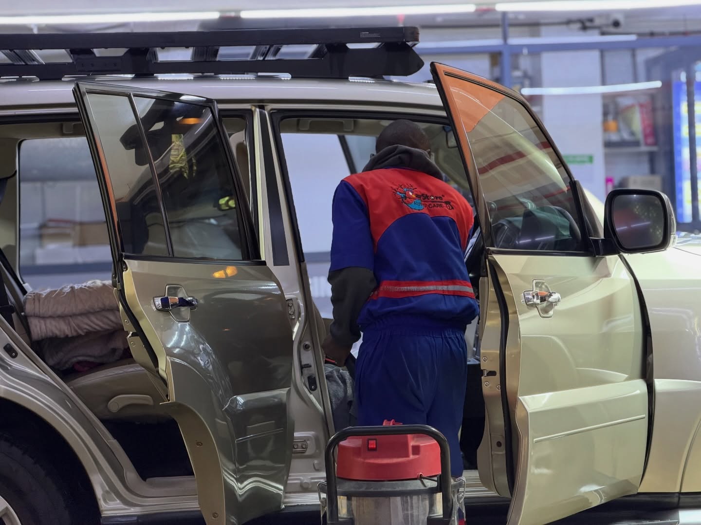 SUV interior & exterior detailing